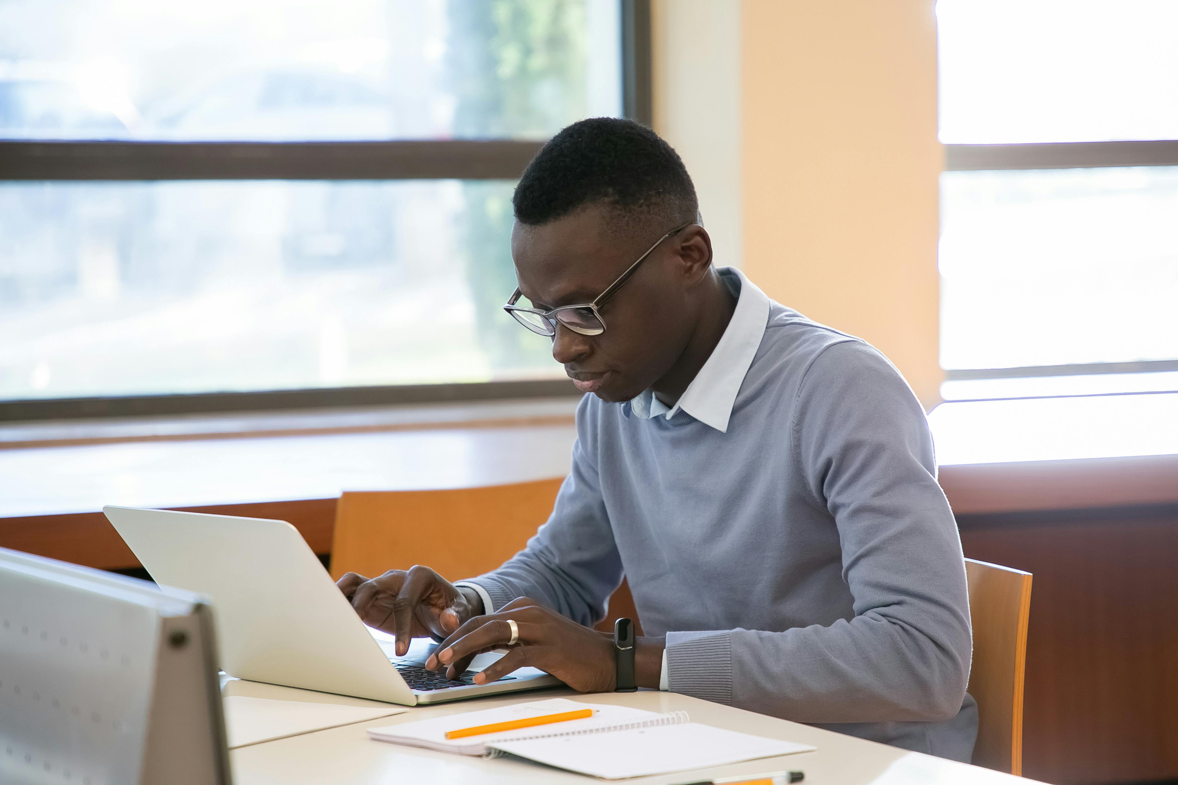 Comment trouver une alternance en France quand on est étudiant étranger — Guide 2026